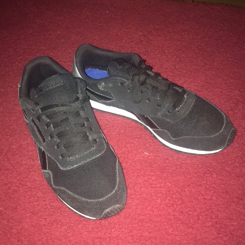 Women’s Reebok sneakers 👟